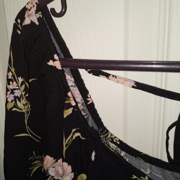 American Eagle pink flower black blouse - Picture 6 of 7